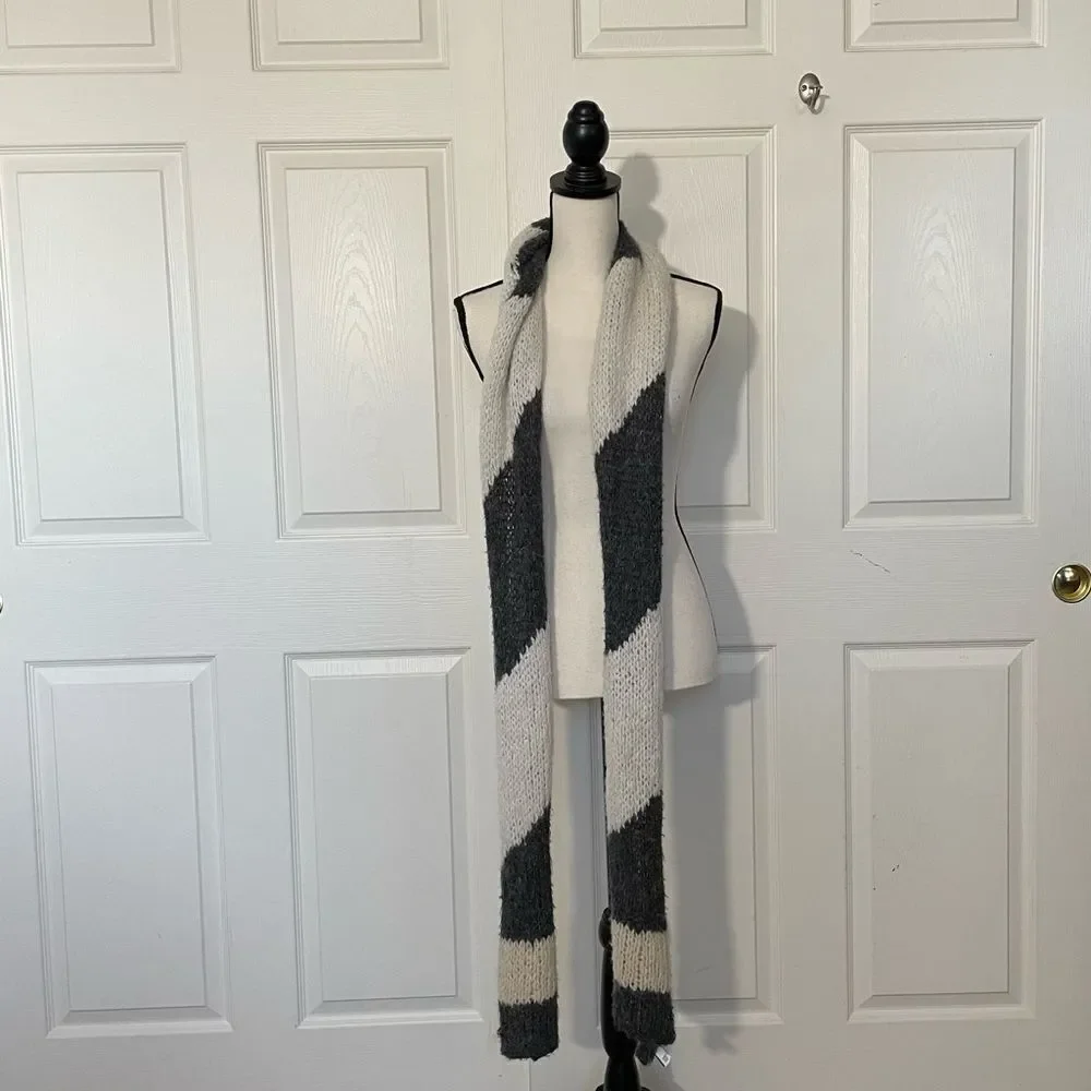 Gap Hand Knit Acrylic Wool Nylon Alpaca Blend Winter Scarf, Charcoal & Cream